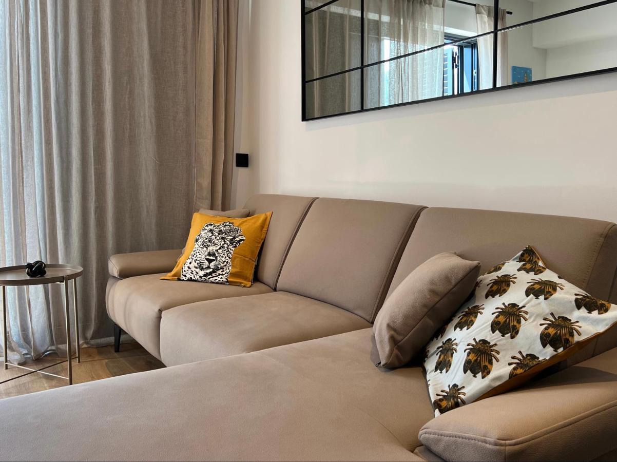Dawn & Dusk - Modern Two Bedroom Apartment With Mountain Views Čilipi Exterior foto